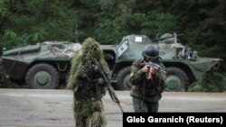 Wanajeshi wa Ukraine kwenye picha ya maktaba