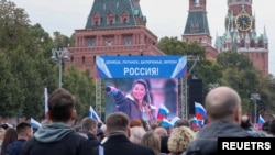 Ljudi u Moskvi prisustvuju koncertu povodom proglašene aneksije teritorija pod ruskom kontrolom četiri ukrajinske oblasti (30. septembar 2022. godine)