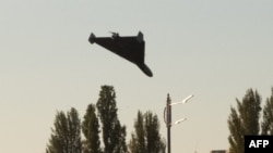 Ndege isiyokuwa na abiria ikikaribia kutekeleza shambulizi mjini Kyiv, Ukraine Oct. 17, 2022.