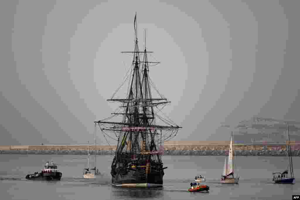 The "Gotheborg", the largest wooden sailboat in the world, is seen entering the port of Barcelona, Spain.