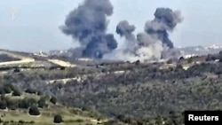 以色列武裝部隊表示對黎巴嫩某地點的真主黨目標進行空襲後冒出濃煙。