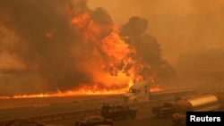 ភ្លើង​ឆេះព្រៃ LNU នៅ​ជាយក្រុង Vacaville រដ្ឋ California សហរដ្ឋអាមេរិក ថ្ងៃ​ទី ១៩ ខែសីហា ឆ្នាំ២០២០។ 