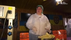 Різдвяну вечерю для військових ЗСУ готували на Хмельниччині. Відео