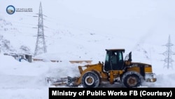 طالبان گفته اند که تلاش‌های آنان برای بازگشایی تمامی شاهراه‌ها در افغانستان جریان دارد.(عکس ارشیف).