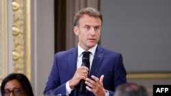 Rais wa Ufaransa Emmanuel Macron awahutubia mameya takriban 300 kufuatia maandamano yaliyosababishwa na kuuawa kwa kijana mmoja ambayo yalizua vurugu. Julai 4, 2023. (Picha na Ludovic MARIN )