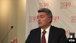 美国国会参议院外交委员会亚太小组委员会主席加德纳2019年3月14日在2049项目研究所及全球台湾研究中心美台关系研讨会上发表讲话(美国之音钟辰芳拍摄）