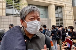 支联会主席李卓人表示，西九法院大楼外排队声援的人潮，反映国安法震慑下香港人心不死 (美国之音/汤惠芸)