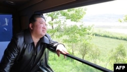 ภาพข่าววันที่ 17 พ.ค. 2024 ที่สื่อทางการเกาหลีเหนือ KCNA เผยแพร่วันที่ 18 พ.ค. 2024 แสดงให้เห็นถึงการตรวจงานทดสอบยิงขีปนาวุธ 