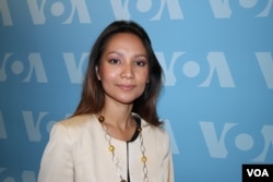 រូបឯកសារ៖ កញ្ញា កឹម មនោវិទ្យា អគ្គនាយករង​នៃ​នាយកដ្ឋានទំនាក់ទំនងសាធារណៈ របស់គណបក្សសង្រ្គោះ​ជាតិ​និង​ជា​កូនស្រី​ច្បង​របស់​លោក កឹម សុខា ​នៅ​ការិយាល័យ​ VOA ក្នុង​រដ្ឋធានី​វ៉ាស៊ីនតោន កាល​ពីថ្ងៃ​ច័ន្ទ​ ទី​២ ខែ​វិច្ឆិកា ឆ្នាំ​២០១៥។