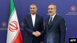 هاکان فیدان، وزیر خارجهٔ ترکیه و حسین امیر عبدالهیان، وزیر خارجهٔ ایران