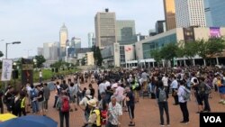 2019年8月28日香港民众在港岛中区抗议国泰航空屈服北京压力打压员工 （美国之音黎堡拍摄）