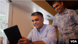 "Uchar ketmon" mobil o'yini mualliflari Akmalxon va Abror Sharipov