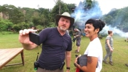 Produser eksekutif "Uncharted," Jon Kroll, bersama Ade Putri (dok: William Wongso)