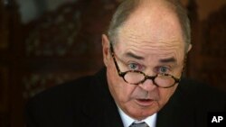 جیمز دابنز سال های ۲۰۱۳-۲۰۱۴ نمایندۀ ویژه حکومت امریکا در امور افغانستان و پاکستان بود