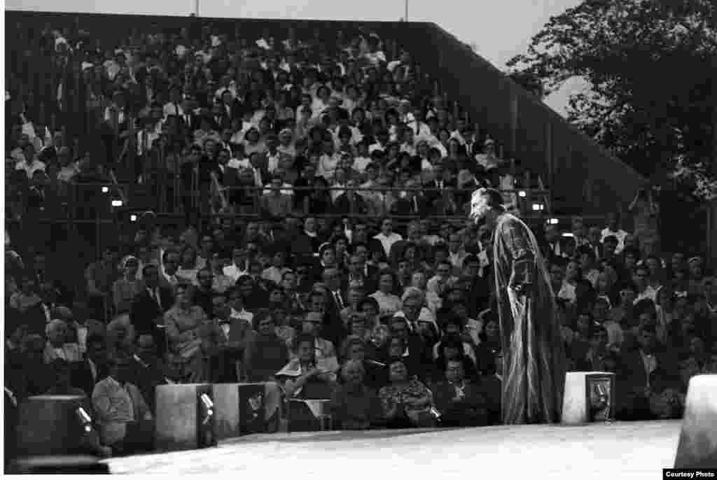 George C. Scott as Shylock in the 1962 Shakespeare in the Park production of The Merchant of Venice, the first production at the Delacorte Theater. (Photo: George E. Joseph/The New York Public Library)