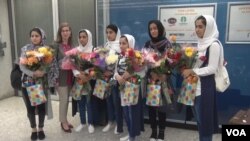 ​ក្មេង​ស្រី​អាហ្វហ្គានីស្ថានដែល​ចូល​ប្រកួត​មនុស្ស​យន្ត​ បាន​មក​ដល់​សហរដ្ឋ​អាមេរិក។