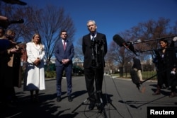 데이비드 색스 백악관 인공지능(AI)·가상화폐 차르가 2025년 3월 7일 백악관 앞에서 기자들에게 발언하고 있다.