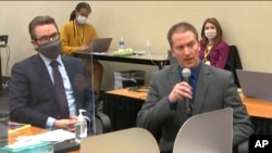 Branilac Eric Nelson i bivši policajac Dereck Chauvin. 