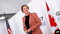 Waziri wa Mambo ya Nje wa Canada Melanie Joly alipowasili kwenye kikao cha Mawaziri wa Mambo ya Nje na Maendeleo wa G-7 na nchi waalikwa mataifa ya ASEAN.huko Liverpool Uingereza.
N nations in Liverpool, England, Dec. 12, 2021.