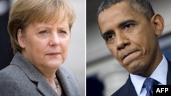 Para seniman tampil di Santo Petersburg untuk menandai April Fools' Day.