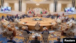 Rais Joe Biden wa Marekani akikutana na viongozi wa nchi za Kiarabu kujadili usalama na maendeleo. 