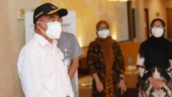 Menko PMK Muhajir Effendy meninjau shelter terpartau RS di UGM Yogyakarta, Jumat, 16 Juli 2021. (Foto: Humas UGM)