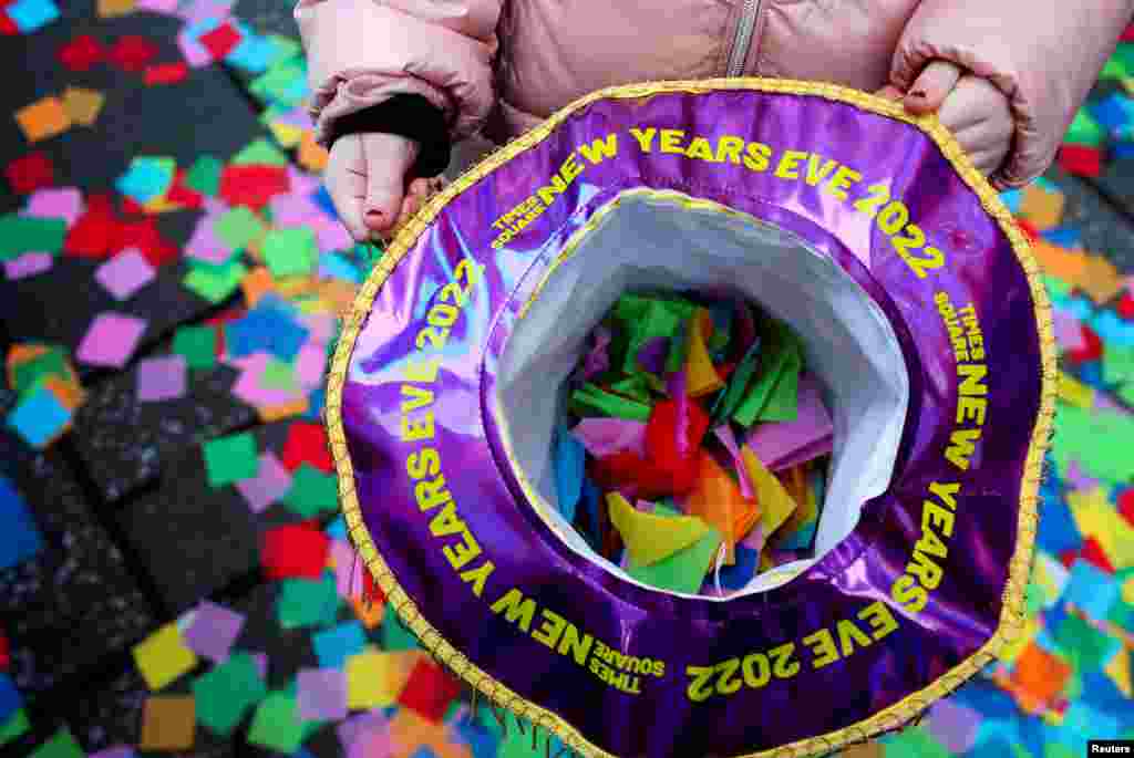 Jessica Martini, 7, holds a hat with pieces of confetti in it, as New Year's Eve confetti is "flight-tested" ahead of celebrations, in the Manhattan borough of New York City.