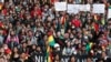 Manifestantes antigubernamentales exigen una segunda vuelta en las elecciones presidenciales, en La Paz, Bolivia. 