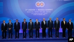 From left, Secretary General of the Association of Southeast Asian Nations (ASEAN) Le Luong Minh, Brunei's Sultan Hassanal Bolkiah, Cambodian Prime Minister Hun Sen, Indonesian President Joko Widodo, Laos Prime Minister Thongloun Sisoulith, Russian Presid