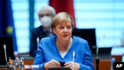 Kancelarja gjermane Angela Merkel në fillim të një takimi të Kabinetit Federal në Berlin (8 shtator 2021)