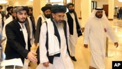 ARHIVA - Delegacija talibana stiže na rundu mirovnih razgovora sa predstavnicima Vlade Avganistana, u Dohi, Katar, 12. septembra 2020. (Foto: AP)
