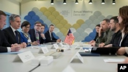 Gjatë takimit në Davos me sekretarin amerikan të Shtetit (16 janar 2024)