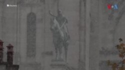 Падна првиот снег во Париз