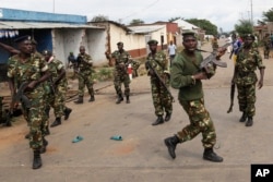 የቡሩንዲ ወታደሮች ዋና ከተማይቱ ቡጁምቡራ ውስጥ ወደ ሰማይ እየተኮሱ የተቃውሞ ሰልፍ ሲበትኑ