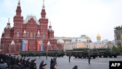 Ruski raketni sistemi S-400 na paradi u Moskvi (Foto: NATALIA KOLESNIKOVA/ AFP)