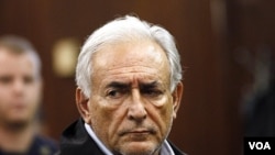 Mantan Kepala IMF, Dominique Strauss-Kahn, saat hadir dalam peradilan di New York.