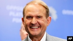 За твердженням чеської контррозвідки, на чолі мережі впливу в Європі стояв звинувачений у державній зраді проросійський олігарх і політик Віктор Медведчук. Архівне фото AP/Efrem Lukatsky