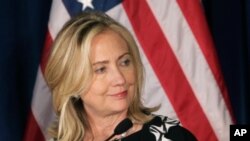 Des soldats fran&ccedil;ais positionn&eacute;s pr&egrave;s du pont sur le Niger, &agrave; l'entr&eacute;e de Gao. 