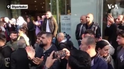 DEM Partili üç belediyeye kayyum atanması Diyarbakır’da yürüyüşle protesto edildi 