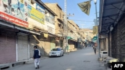 د خېبر پښتونخوا حکومت ویاند ښاغلي بېرسټر سیف رسنیو ته ویلي وؤ چې جرګه کې د امن په تړون اتفاق شوی خو یوازې په څو نکتو د سوچ لپاره یو فریق دوه ورځې مهلت غوښتی اؤ شونې ده چې د نهې په ورځ د امن تړون باندې لاسلیکونه وشي.