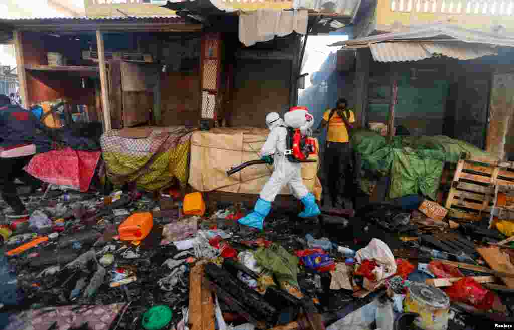 &nbsp;Ko'chalarni dezinfeksiya qilish jarayoni. Senegal, 22-mart, 2020-yil.&nbsp;