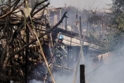 អ្នក​ពន្លត់​អគ្គិភ័យ​ម្នាក់​ពន្លត់​អគ្គិភ័យ​នៅ​កន្លែងកើត​ហេតុ​មួយ​ដែល​ត្រូវ​គ្រាប់​រ៉ុក្កែត​បាញ់​ពី​តំបន់​ Gaza បាន​ធ្លាក់​ចំ​កសិដ្ឋាននៅ​តំបន់ Moshav Ohad ភាគ​ខាង​ត្បូង​អ៊ីស្រាអែល កាល​ពី​ថ្ងៃ​ទី​១៨ ខែ​ឧសភា ឆ្នាំ​២០២១ និង​បណ្តាល​ឱ្យ​មាន​មនុស្ស​ស្លាប់។