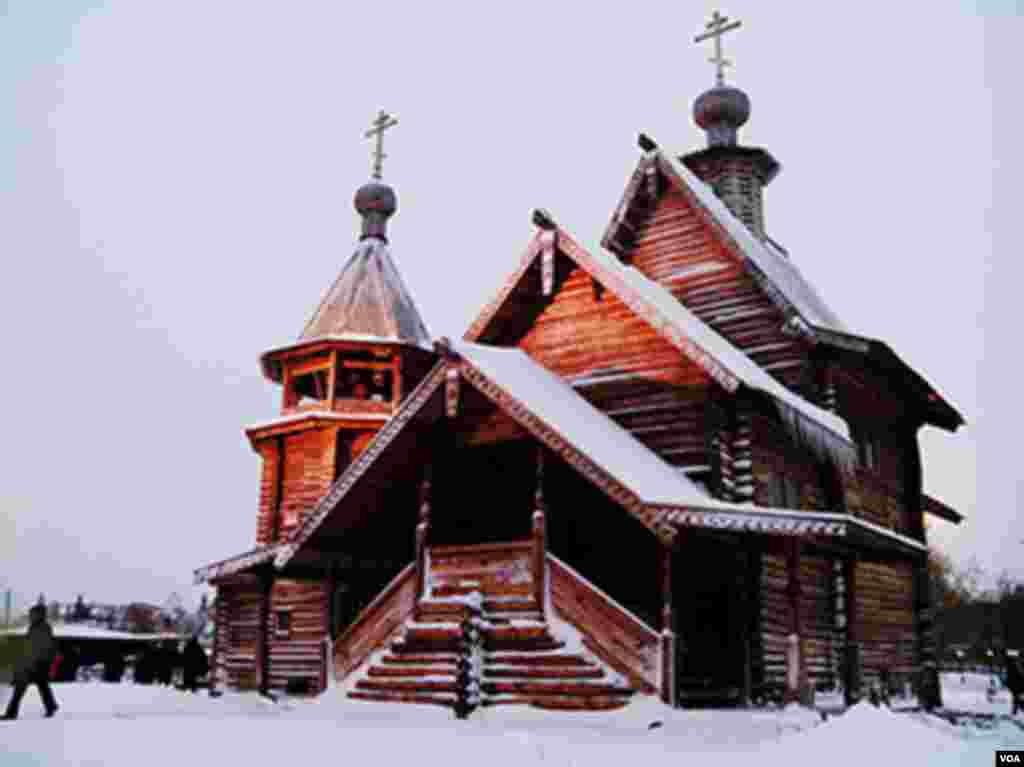 Cossacks founded the city in 1598 on the eastern bank of it the River Ob, which flows north to the Arctic. (V. Undritz for VOA) 