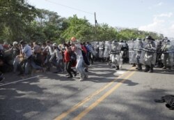 Las caravanas de migrantes centroamericanos que entre 2018 y 2019 viajaron hacia Estados Unidos, han cesado, no solo por las medidas tomadas por EE.UU. y México, sino por los cierres de fronteras debido a la pandemia del COVID-19.