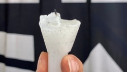 黃國才今年六四32周年親手製作的”燭光有罪”，他形容是一種社會雕塑，盛載著數以十萬計香港市民，悼念六四死難者的心意。（美國之音/湯惠芸）