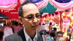 រូបឯកសារ៖ លោក ខេង គឹមស្រ៊ាន ពុទ្ធបរិស័ទប្រចាំវត្តមុនីសុតារាម ផ្តល់បទសម្ភាសន៍ដល់ VOA នៅរដ្ឋមីនីសូតា កាលពីថ្ងៃទី២៤ ខែឧសភា ឆ្នាំ២០១៩។ (សាយ មុន្នី/វីអូអេ)