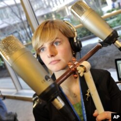 Hali maktabda o'qiyotgan Marian Bektel yer minalarini aniqlovchi yangi vosita yaratgan