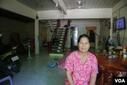Hak Bopha, 54, a resident of 100 Houses. (Nov Povleakhena/VOA Khmer)