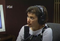 Barbara Klajn vodi program "News Now" za vreme terorističkih napada na Njujork 11. septembra 2001.