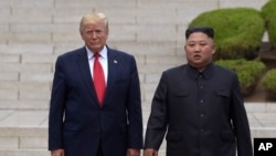 Predsednik SAD Donald Tramp i severnokorejski lider Kim Džong Un